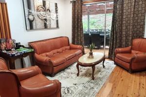 Modern 3BR Home Walk to UOW