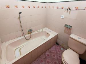 RedDoorz at Dewa Breeze Inn Near Paralayang