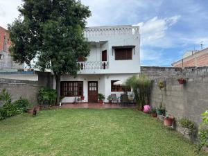 Caseros House - Guest House