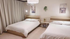 House9 , room3, queen bed4 ,elevator O , hills X, stairs X , 4min from subway and bus station,exclusive space