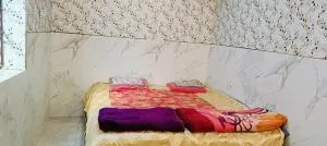 Home Stay - Colonelganj