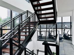Sea & City View New Condo in Georgetown 3br 10 pax