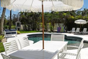 Large Home, Private Pool, Arcade Lounge and Beach