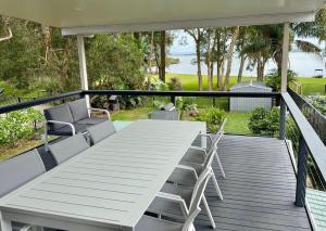 Large Lake House on Lake Macquarie