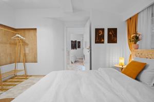 Santorini White Experience