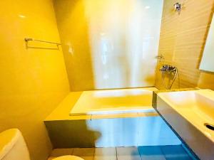 Luxury 2BR Penthouse Across Uptown BGC I Modern
