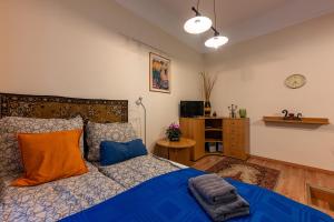 a quiet studio in the heart of the city