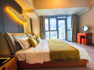 Ultra-Luxury 3BR Penthouse in Uptown BGC