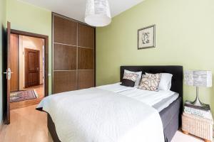 City Center apartment, 8