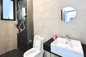 Rooftop Penang View & infinity pool suite apartment 3br 10 pax