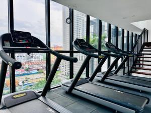 Rooftop Penang View & infinity pool suite apartment 3br 10 pax