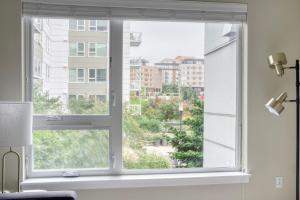 Redmond jr 1br w bbq gym nr shopping SEA-630