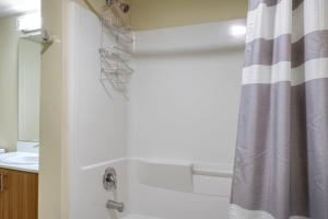 Redmond jr 1br w bbq gym nr shopping SEA-630