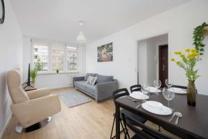 Suwalska Comfort Family Apartament with Balcony Warsaw by Noclegi Renters