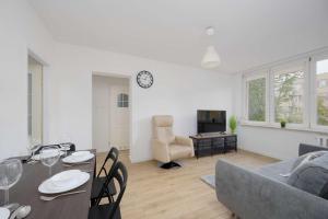 Suwalska Comfort Family Apartament with Balcony Warsaw by Noclegi Renters