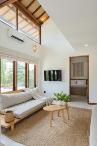 Treetop 1 - Spacious 3-bdr villa w master loft & ocean views