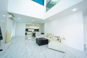 D9 TagVilla Palm Spring Villa in Pattaya 8 Bedroom