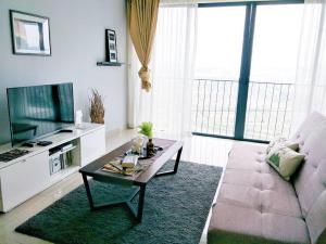 2 Bedrooms Corner Trefoil Shah AlamSpacious12pax