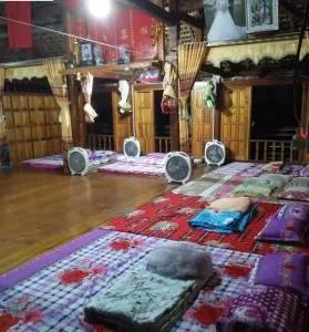 Homestay Nhà Vương - Làng Me