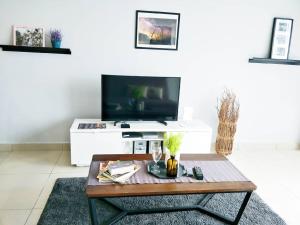 2 Bedrooms Corner Trefoil Shah AlamSpacious12pax