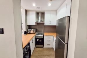 Modern Renovated Studio Building 197 - 5 Min Walking from Metro and Pavilions