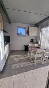 Maisons de vacances Gite ORCHIDEE au domaine les tournesols : photos des chambres