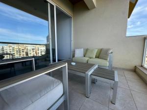 Giuliani Seafront 12