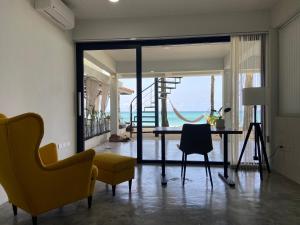 Muse&Mingle Beach Room