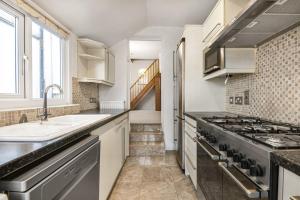 Meadvale - Lovely 3 Bed Victorian House