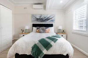 Heritage Home 10mins walk to Wollongong Hospital, Train Station, Parking & Wi-Fi - Unanderra