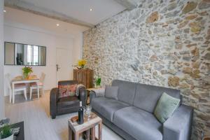 VIEUX MURS - Brand new flat for 4, AC, WIFI center old Antibes