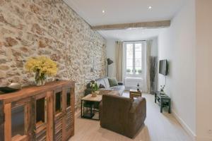 VIEUX MURS - Brand new flat for 4, AC, WIFI center old Antibes