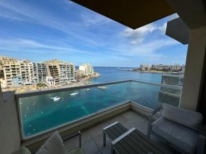 Giuliani Seafront 12