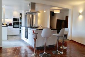 AgarrusRentals Villa 4 bedrooms for 8 People with Heated Pool 4km from Aix Center, Agarrus Aix