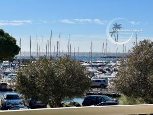 Studio rénové face à la mer - Port de Carqueiranne