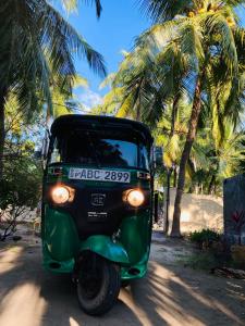 Delft island tuktuk safari
