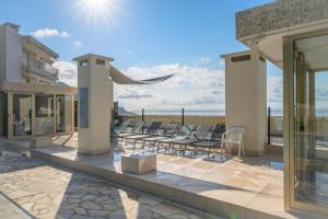 Appartements Les Miradors, charmant appartement de 2 chambres en RDC, jardin privatif, piscine, vue mer et parking : photos des chambres