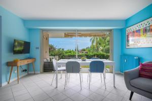 Appartements Les Miradors, charmant appartement de 2 chambres en RDC, jardin privatif, piscine, vue mer et parking : photos des chambres