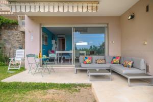 Appartements Les Miradors, charmant appartement de 2 chambres en RDC, jardin privatif, piscine, vue mer et parking : photos des chambres