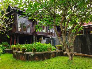 Malathi Wooden House with Pool View