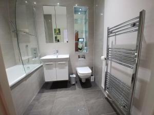 Reigate - Lovely modern serviced apartment by Mobius Property