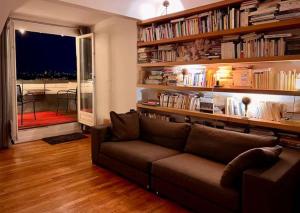 Terrasse avec vue magique sur tout Paris