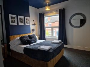Comfortable 3 Double Bed Victorian Terrace from Luxus Stays