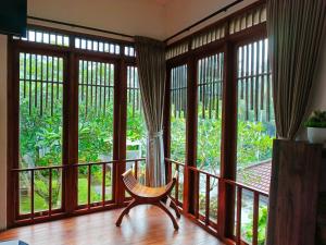 Malathi Wooden House with Pool View