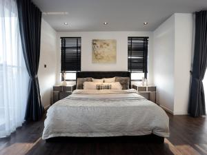 4br 4ba Villa w Outdoor BBQ Pickleball Party