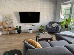 Inner City Cozy Retreat Near Geelong CBD - Thomson