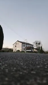 Landhaus vor Burg Eltz - Polch