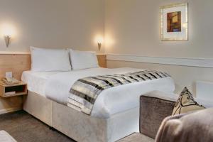 Standard Double Room with Sofa Bed - Non-Smoking room in Best Western Appleby Park Hotel