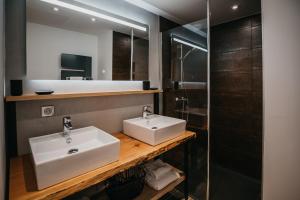 Appart'hotels LES 12 DE LARROS : Suite avec Terrasse Privée - Rez-de-Chaussée