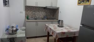 One-Bedroom Apartment with Balcony - Ground Floor room in Himara Apartments